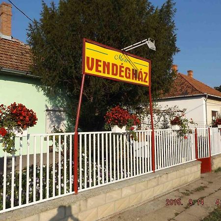 Ópusztaszeri Mózes Vendégház Opusztaszer Exterior foto